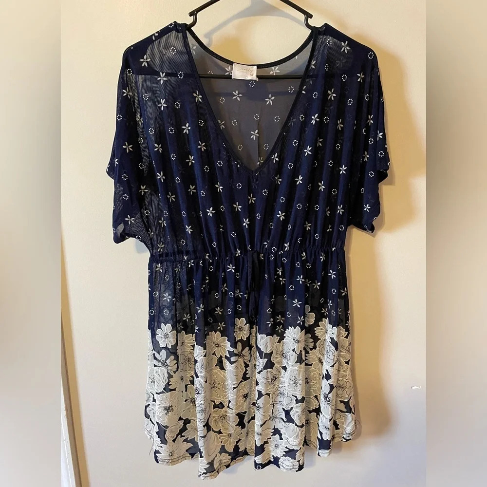 Siren Lily Navy and White Floral V-Neck Women's Top